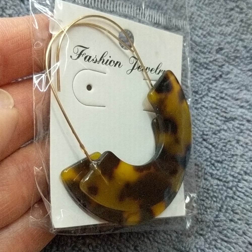 Tortoise shell earrings - Picture 3 of 5